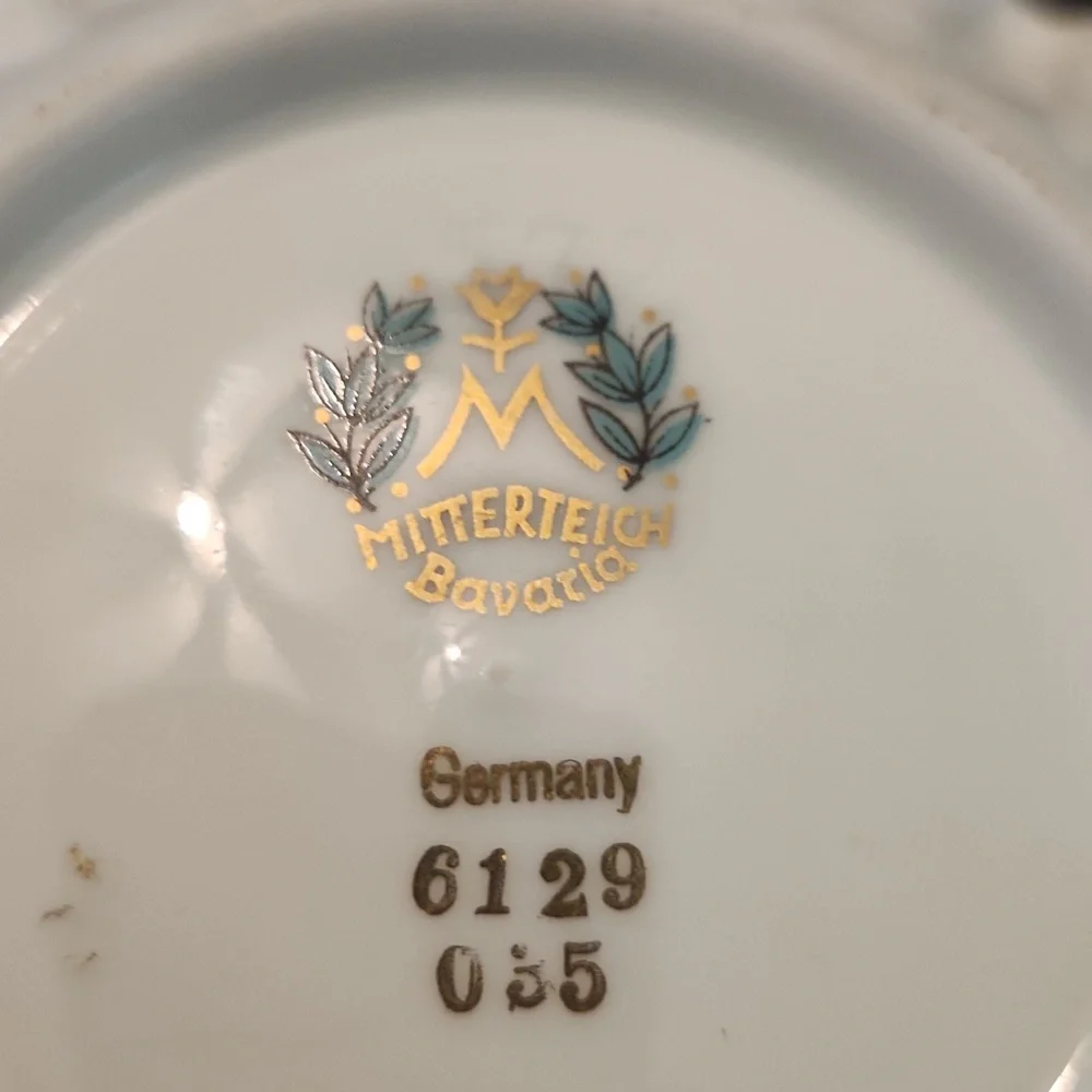 VINTAGE MITTERTEICH BAVARIA ROSE GERMAN RUFFLED TRINKET DISH/ASHTRAY. #6129O35.